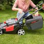 114055-lawnmower-34-4-e-comfort-webshop-mood-02_v1.jpg
