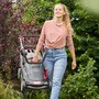 114055-lawnmower-34-4-e-comfort-webshop-mood-04_v1.jpg